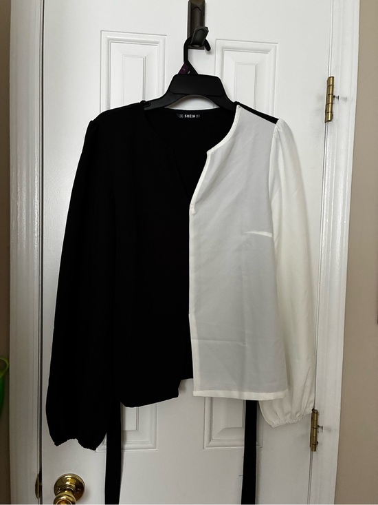 SHEIN Tops - SHEIN women’s black and white shirt with vee neck and belt